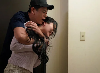 Nữ ca sĩ bị kẻ cuồng nhiệt cưỡng hiếp vì vẻ đẹp khiến mất hết lý trí