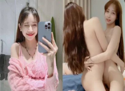 Cô nàng Lâm Thái Vy và bạn thân móc bím nhau trên nền tảng phát sóng trực tiếp