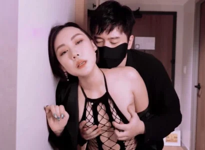 Ả vợ bán thân cho sếp để thanh toán nợ cho chồng