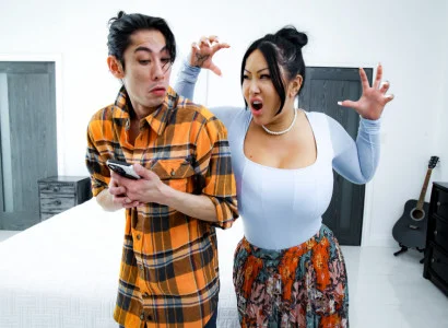Con trai nọ giúp mẹ kế xăm trổ hàng múp đạt cực khoái